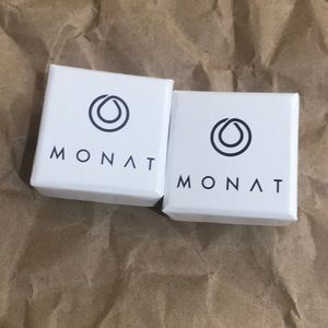 Monat Pins